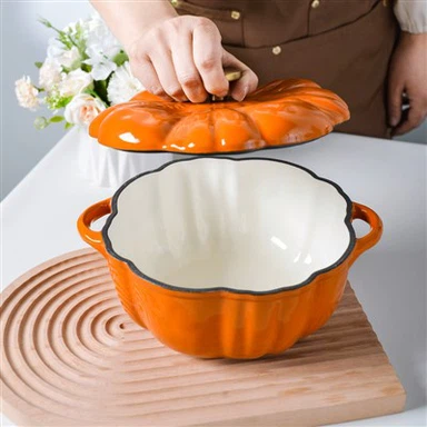 Litoželezni kuhalni lonec s pokrovom